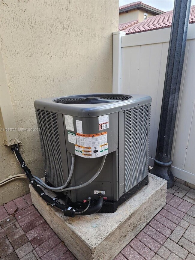 Building Photo - 14640 SW 15th St