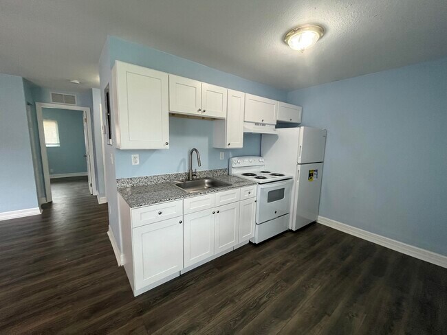 Primary Photo - 1109 NW 6th Ave