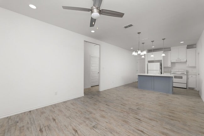 Building Photo - 2712 Rosa Dr