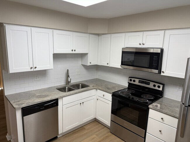 Building Photo - 4768 Old Hickory Rd