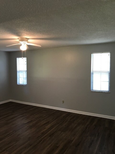 Building Photo - Coming Soon - 3/2 in Tanglewood