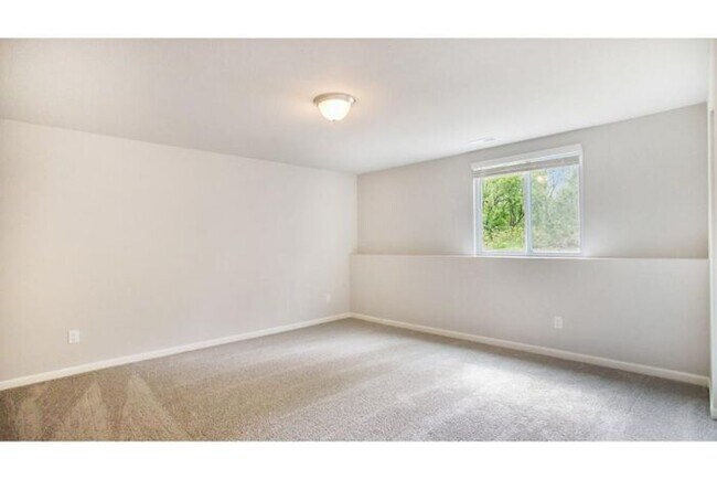 Building Photo - 11128 Farmway Dr