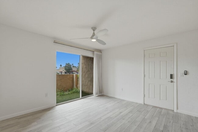 Building Photo - 8055 E Thomas Rd