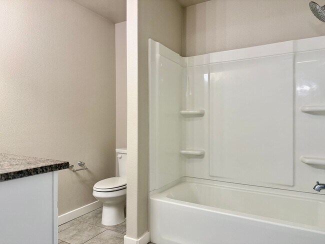 Building Photo - House For Rent