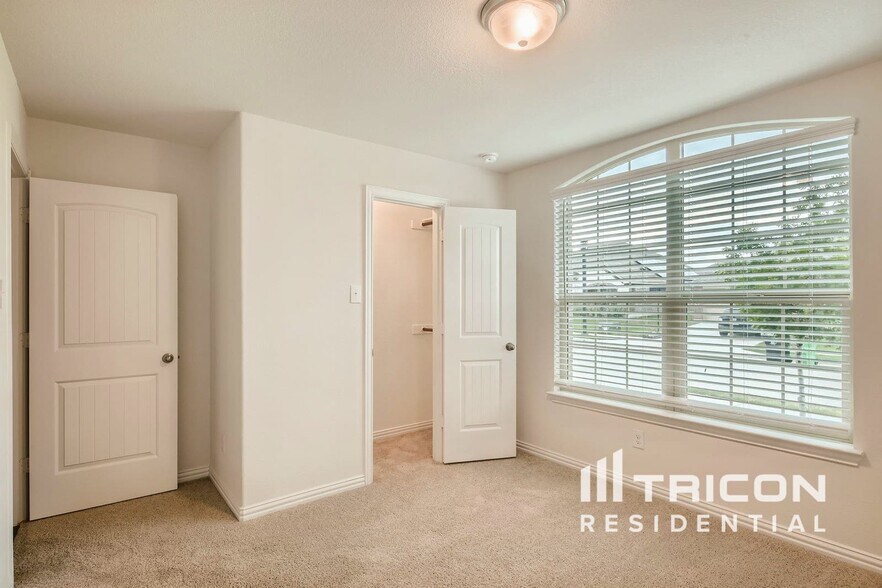 Building Photo - 1348 Renoir Dr