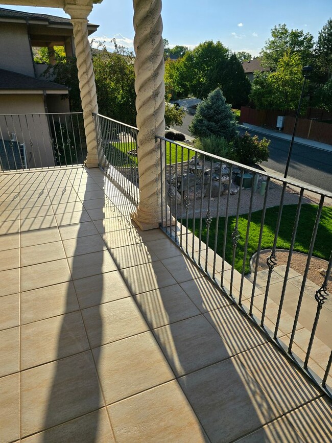 Building Photo - Beautiful 3-Bedroom Home with Scenic Views in the Redlands