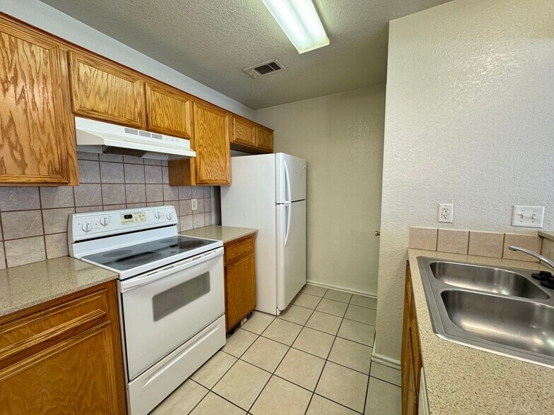 Building Photo - 411 E Central Texas Expy