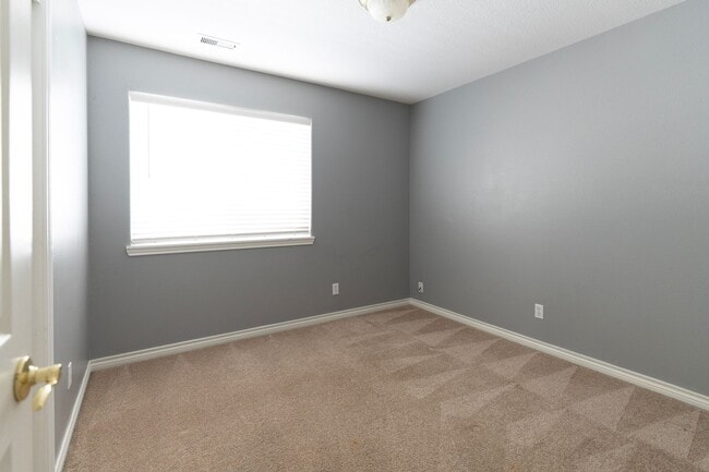 Building Photo - 16130 SW Loon Dr