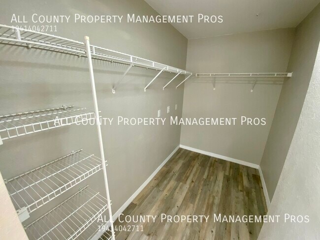 Building Photo - 8932 Manor Loop