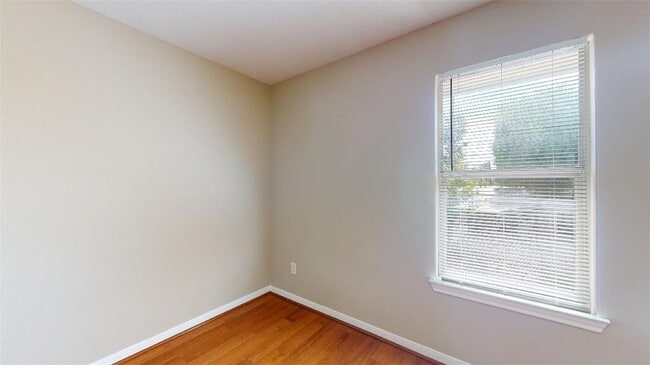 Building Photo - 505 Camp Ct