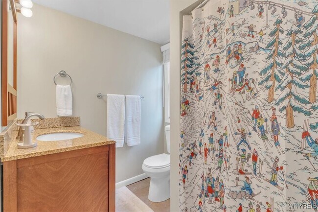 Building Photo - 29 Monroe St