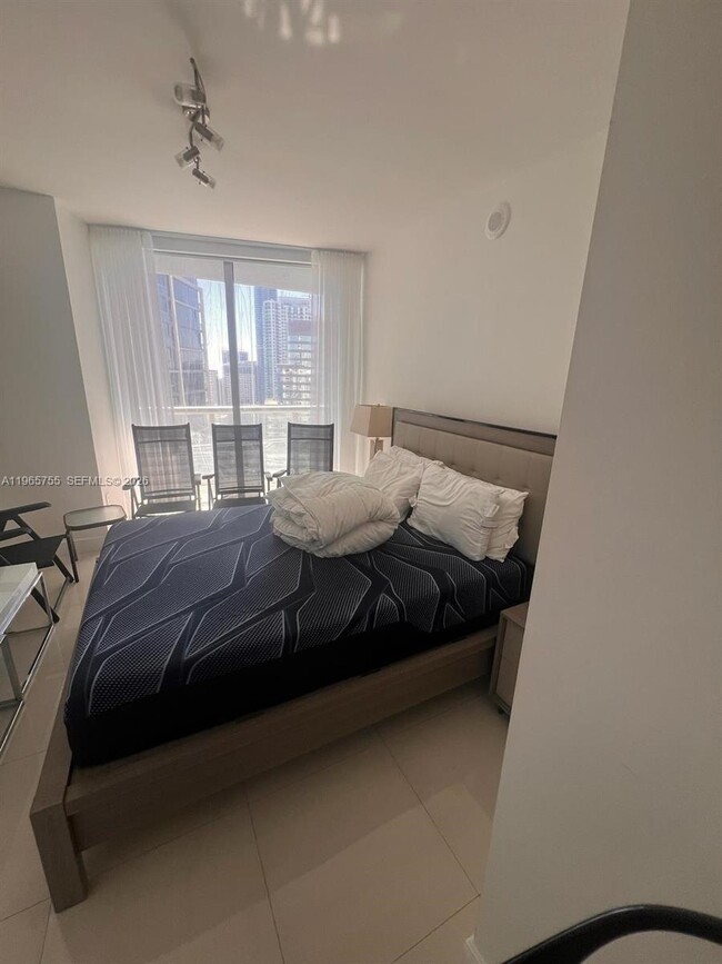 Building Photo - 475 Brickell Ave