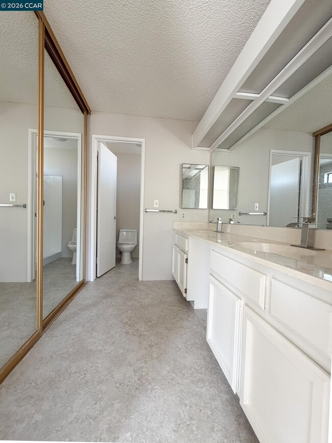 Building Photo - 118 Meadowlark Way