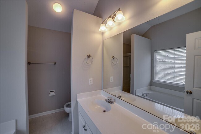 Building Photo - 6434 Gatesville Ln