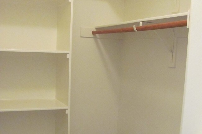 Building Photo - 3043 Hopkins St