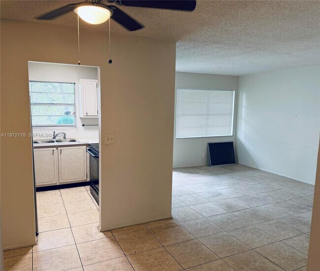 Building Photo - 2134 Lincoln St