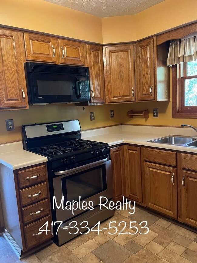 Building Photo - NEW LISTING - 3 bedroom, 2.5 bath in Ridgedale, MO near Big Cedar Lodge