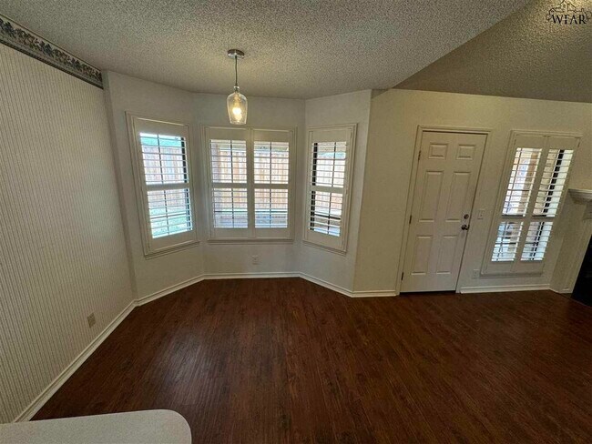 Building Photo - 4845 Shenandoah Dr