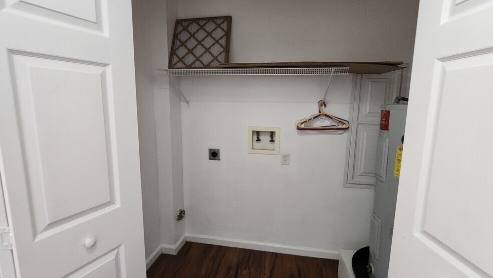 Building Photo - 1521 Mayberry Ln