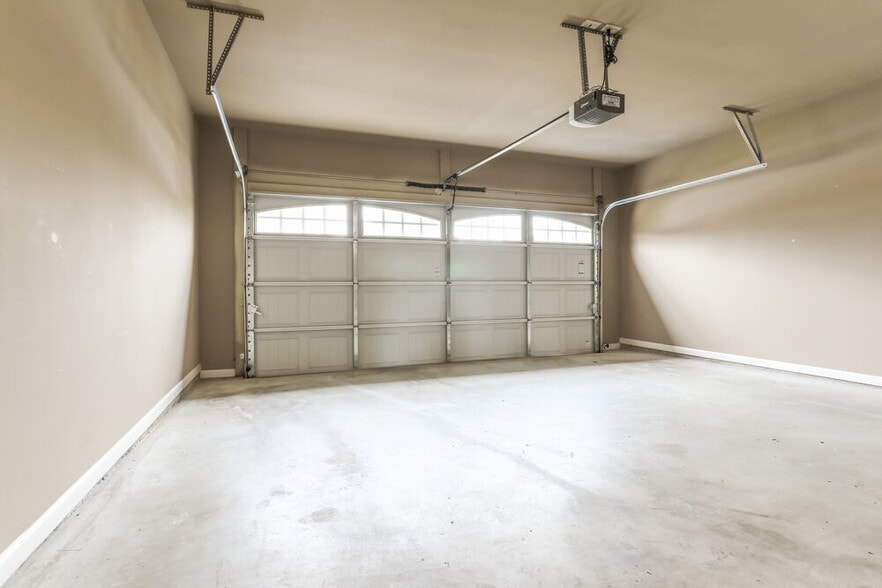 Building Photo - 3533 Walking Stick Way NE