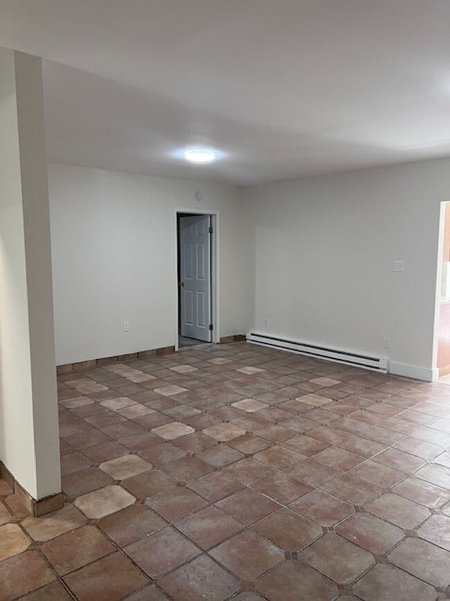 Building Photo - Large 4 bedroom, 2 1/2 bath home for rent in Ravena, NY on Rt 9W