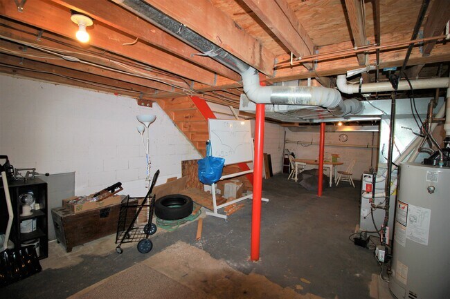 Building Photo - 1606 W Diamond St