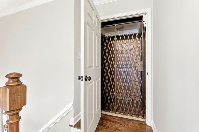 Building Photo - Charming 3BR Townhome with Elevator in the Heart of Fayetteville