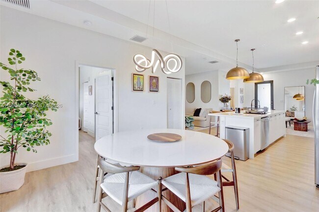 Building Photo - 8005 NW 104th Ave