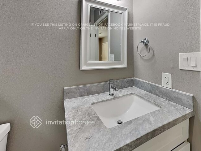 Building Photo - 1335 E Hermosa Dr