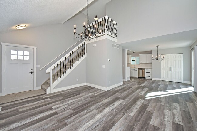 Building Photo - BEAUTIFUL REMODELED home in Chaparral Ridge!