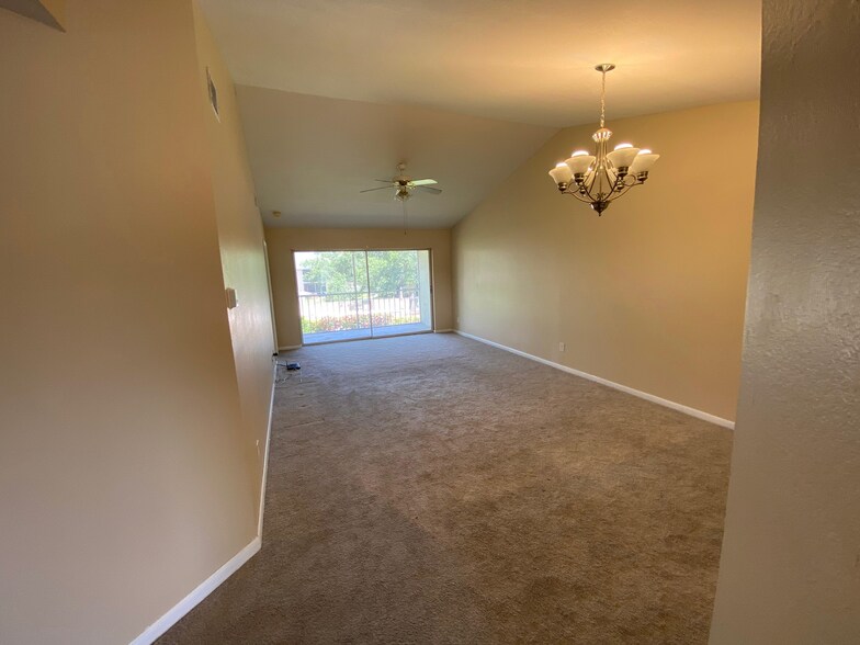 Building Photo - 1302 Derbyshire Ct