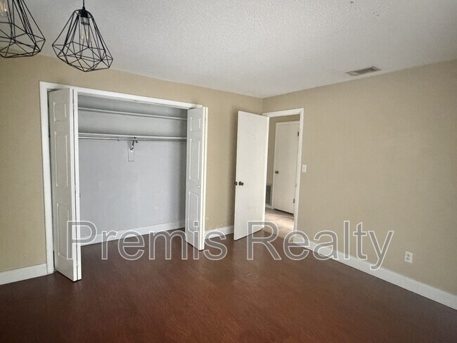 Building Photo - 1310 Amble Ln