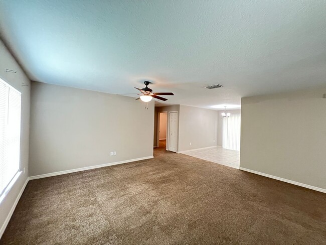 Building Photo - WONDERFUL 3 Bedroom, 2 Bathroom Home in Oc...