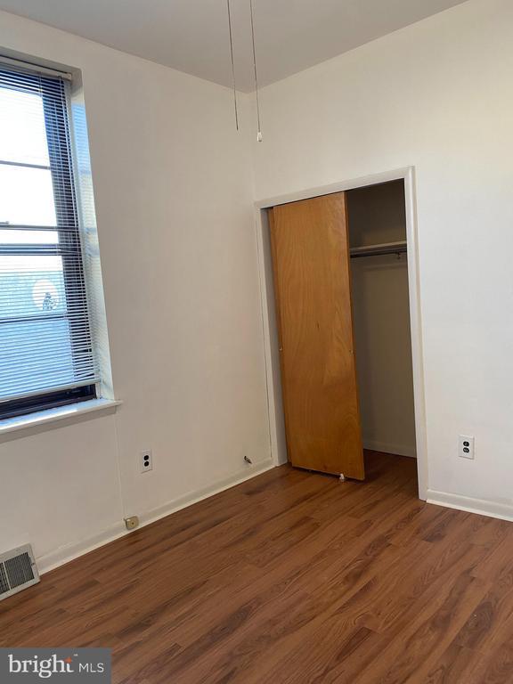 Building Photo - 1703 W Diamond St