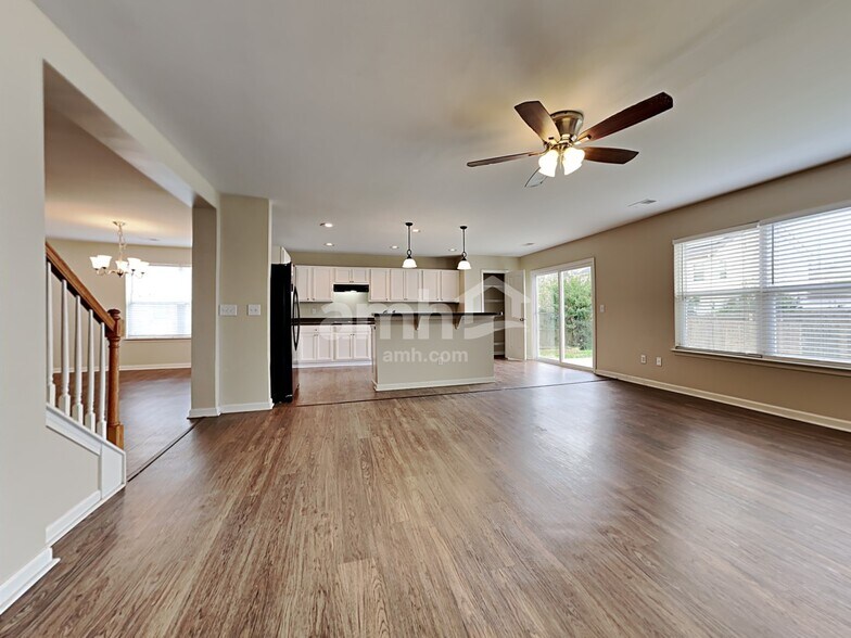 Building Photo - 1103 Homework Ave