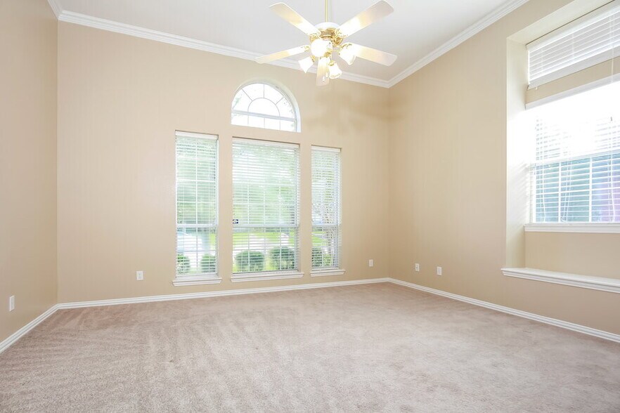 Building Photo - 4420 Vanderpool Dr