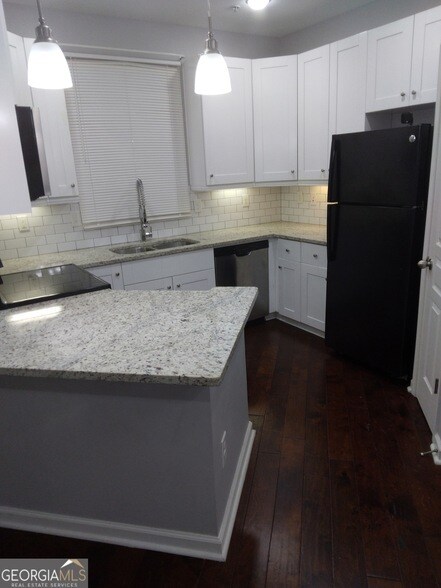 Building Photo - 10 Perimeter Summit Blvd