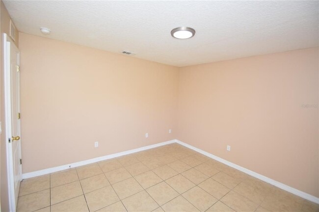 Building Photo - 13 Sergeant Ct