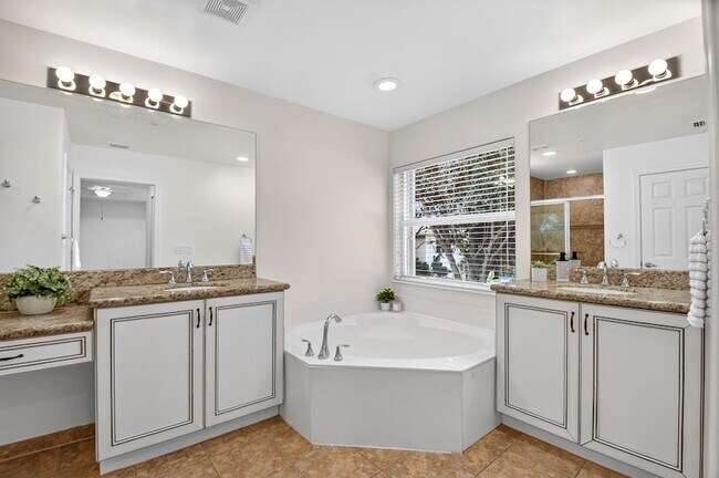 Building Photo - 7662 Spatterdock Dr