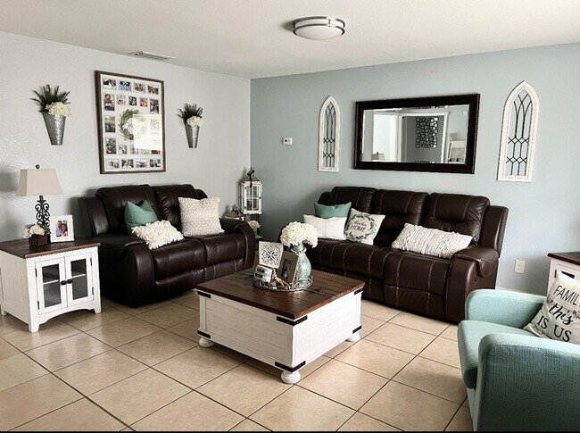 Building Photo - AUGUST MOVE IN FOR THIS RANCH STYLE HOME I...