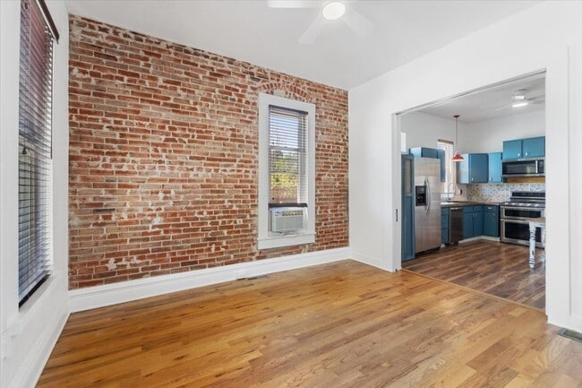 Building Photo - 1103 Lipan St