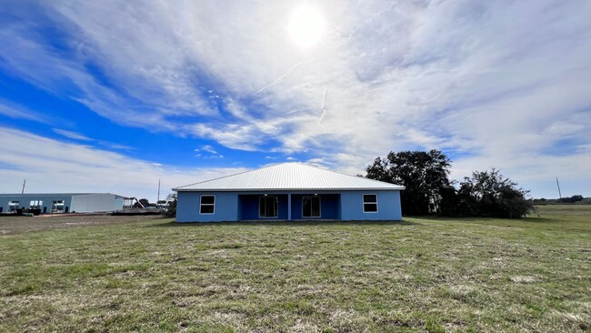 Building Photo - 3 Bed/2 Bath Duplex Gem in Sebring's Tranq...