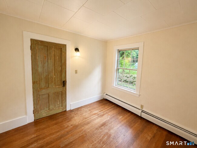 Building Photo - 111 Rockwell St