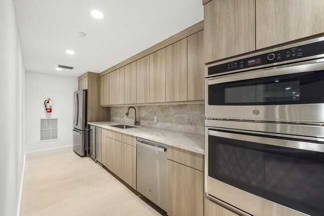 Building Photo - 2773 S Ocean Blvd