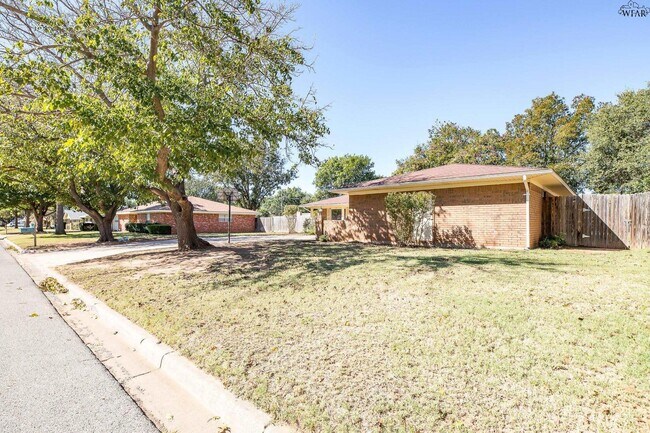 Building Photo - 1046 Jan Lee Dr