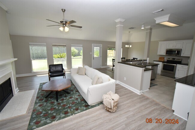Building Photo - 3806 Vinecrest Dr