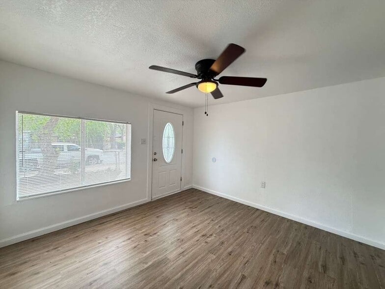 Building Photo - 2311 Potosi St