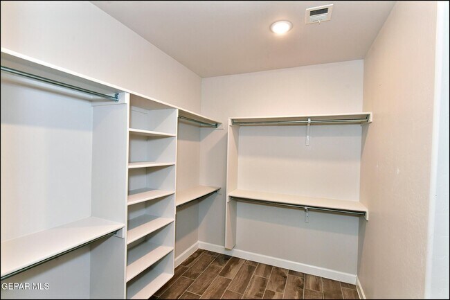 Building Photo - 13146 Cleethorpes St