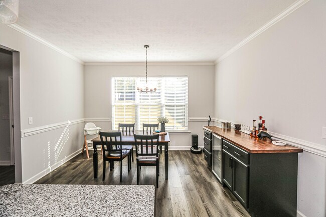 Building Photo - 550 Jensen Ln