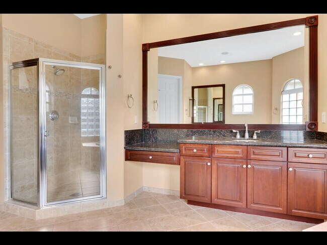 Building Photo - 3043 Hartridge Terrace